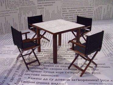 drveni sto i reziserske stolice na sajmu drveni sto i reziserske stolice na sajmu